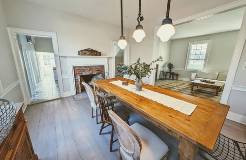 Croom House | The House on the Hill 1790's Farmhouse DC 35mins