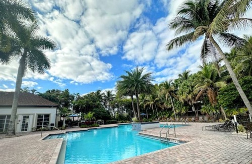 Heron Bay Apartment | The House Up North -Spacious Home Near Hwy
