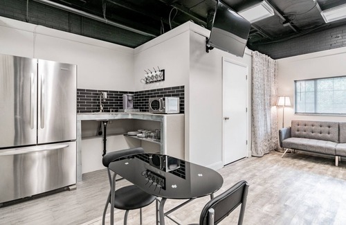 Dade City House | The Howard - Industrial Studio - Downtown Location!