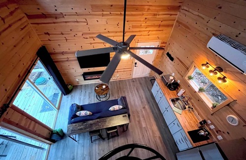 Stanton Cabin | The Hummingbird | Hot Tub | Pet Friendly