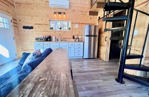 Stanton Cabin | The Hummingbird | Hot Tub | Pet Friendly