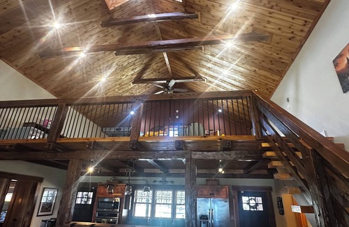West Gardiner House | The Hunter's Lodge- Beautiful Country Setting