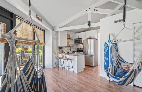 Surfside Beach Condo | The Hut at the beach