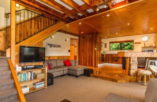 Ohakune House | The Hut Retreat - Ohakune Holiday Home