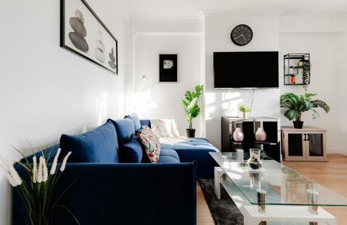 City of Westminster Apartment | The Hyde Park Retreat - Stylish 2BR Family Apt.