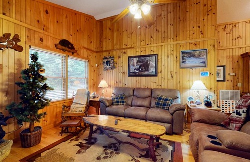 Hiawassee House | The Hydeaway