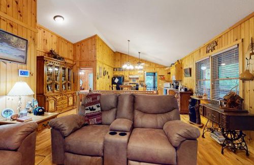 Hiawassee House | The Hydeaway