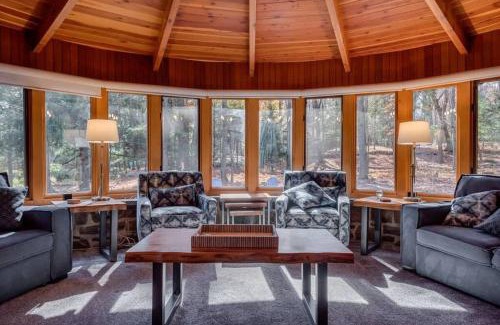 Lake Harmony House | The HYLANDS - Stunning Unique Mountain Home - Spa