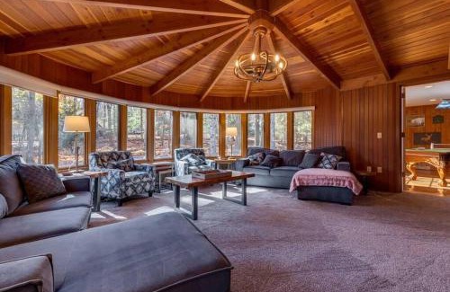 Lake Harmony House | The HYLANDS - Stunning Unique Mountain Home - Spa