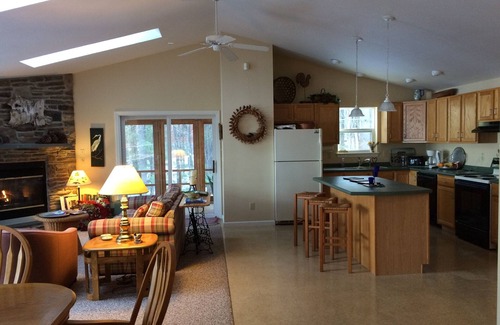 Bridgton House | The Ideal Maine Lakeside Getaway: "Pinewoods" on Moose Pond