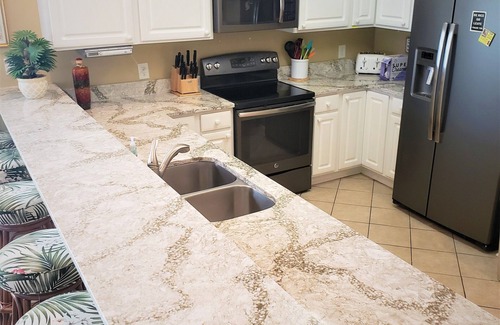 Surfside Beach House | The Ideal Vacation ~ Private POOL, Perfect Location ~ Spacious & Clean