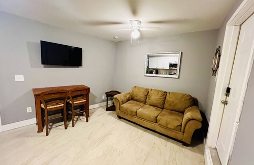 Lincoln Apartment | The “IN-LAW” lakefront apartment @ Sunset Estates