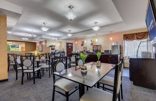 East Forest Hotel | The Independence Inn Charlotte/Matthews Hotel