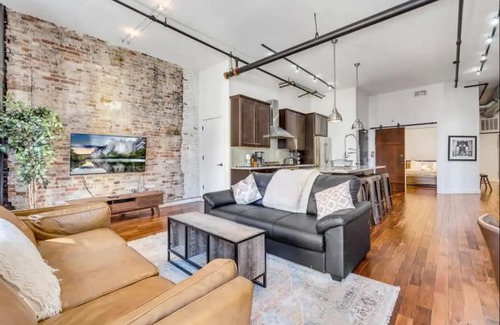Center City East House | The Independence Suite Residence
