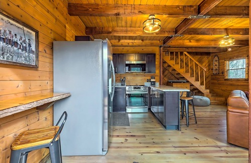Blairsville Cabin | The Industrial | New woodland cabin in Blairsville with great deck & fireplace