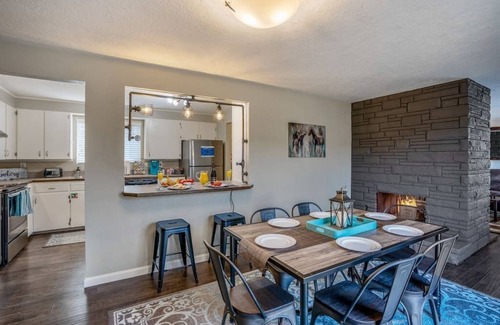 West Bench House | The Industrial - Pet Friendly Home with Garage by Boise Fairgrounds