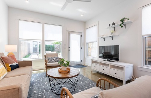 Salemtown House | The Ingrid - Striking Modern Home Near Great Restaurants