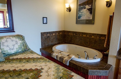 Croftville Condo | The Inn at Croftville Road Cottages #7. On the Shore of Lake Superior.