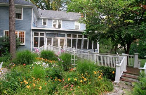 Union Pier Bed & Breakfast | The Inn at Union Pier