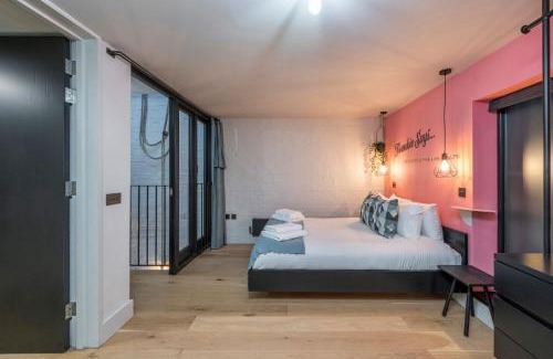 London City Centre Apartment | The Insta Playhouse - Covent Garden - by Frankie Says