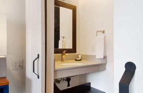 Mid-City Hotel | The Iris Motel