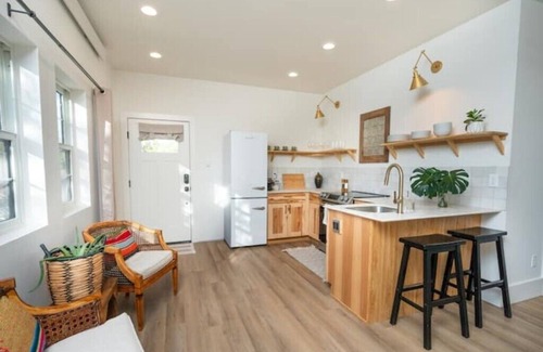 Buena Vista Apartment | The Isabella Lofthouse on Colorado-Walk to Mainnn