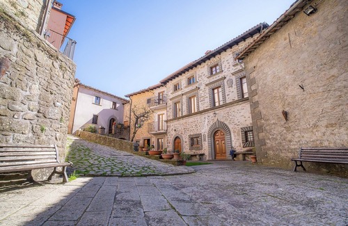 Pieve Fosciana Apartment | The Abode of the Abraham-The Band