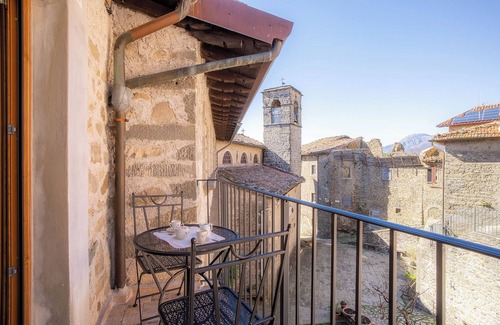 Pieve Fosciana Apartment | The Abode of the Abraham-The Band