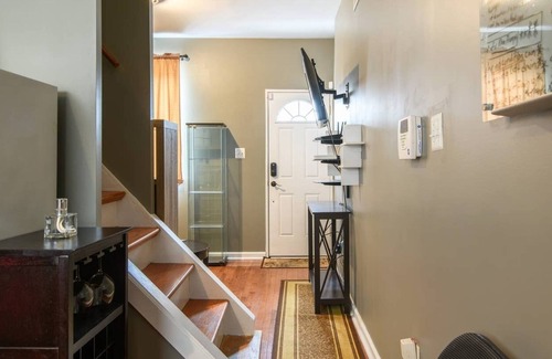 Queen Village House | THE ITALIAN MARKETER!! ADVENTUROUS Metro Area Queens Village Home!!