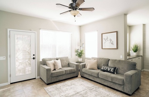 Turlock House | The Ivory House - Spacious Modern Home