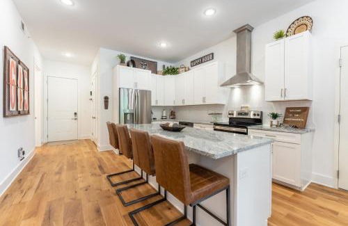 Inglewood Apartment | The Jack Daniels Suite by Stay Local Nashville