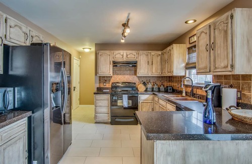 Hope Gardens House | The Jackson Cottage - 5 Minutes from Downtown