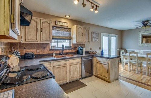 Hope Gardens House | The Jackson Cottage - 5 Minutes from Downtown