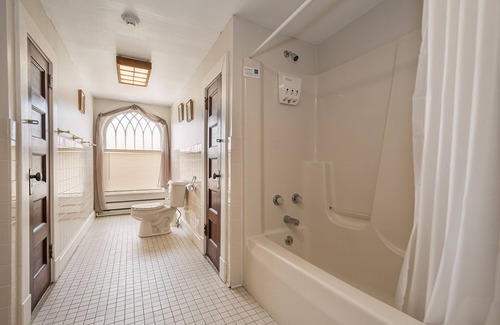 Farmington Hotel | The Jackson | Historic Victorian Inn Room
