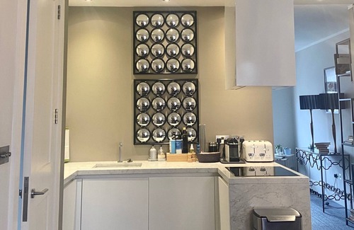 Kensington Apartment | The Jasmine Apartment