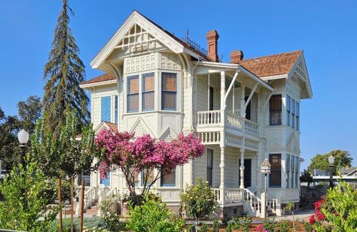 Visalia Hotel | The JD Hyde Historic Inn