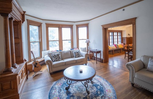 Bloomington House | The Jefferson House