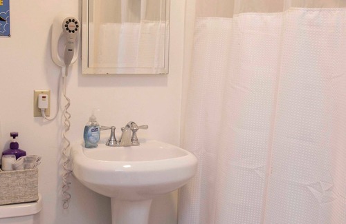 Hammondsport Apartment | The Jenny , Located in Hammondsport just 1 block from Keuka Lake