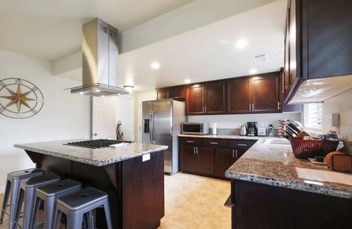 Visalia House | The Jetsetter in DT Visalia with Firepit
