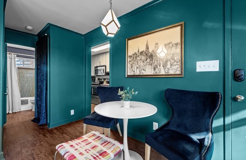Cameron Village Apartment | The Jewel Box- NC State/Walkable