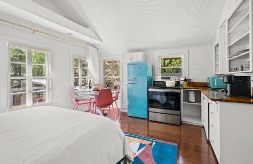 Downtown Apartment | The Julia Place Carriage House-Walk downtown from old Florida glam!