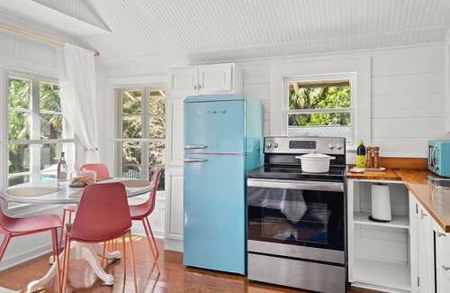 Downtown Apartment | The Julia Place Carriage House-Walk downtown from old Florida glam!
