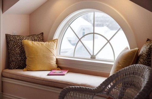 Harbor Springs Apartment | The Jungle Room - Premier Harbor Springs Suite