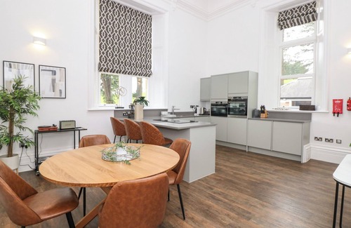 Newland Near Ulverston House | THE KENNEDY HOUSE STONE CROSS MANSION, pet friendly in Ulverston