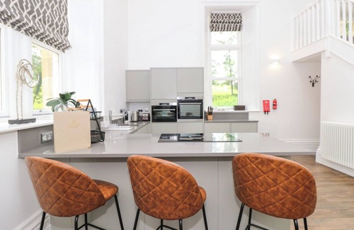 Newland Near Ulverston House | THE KENNEDY HOUSE STONE CROSS MANSION, pet friendly in Ulverston