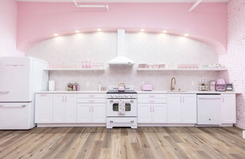 Downtown Louisville Apartment | The Kentucky Rose by Hollyhock Suites