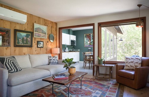 Kernville House | The Kern River House: River's Edge Cottage Private Waterfront Fireplace Dog OK