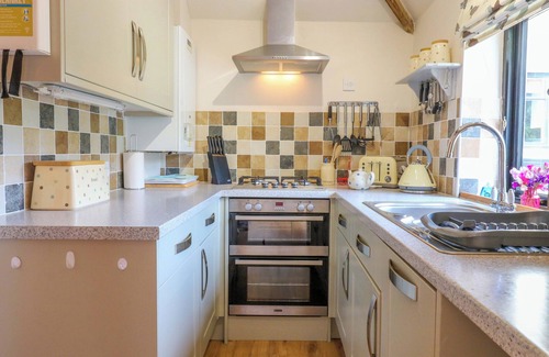 Harleston Cottage | THE KILN, pet friendly, with a garden in Harleston