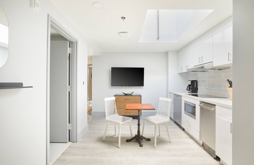 Old Town Alexandria Apartment | The King Street House by Kasa
