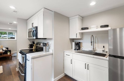 Sioux Falls Apartment | The King Suite | Mid Century & Spacious